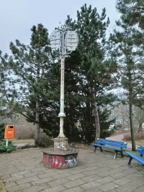Windspiel am Sportplatz